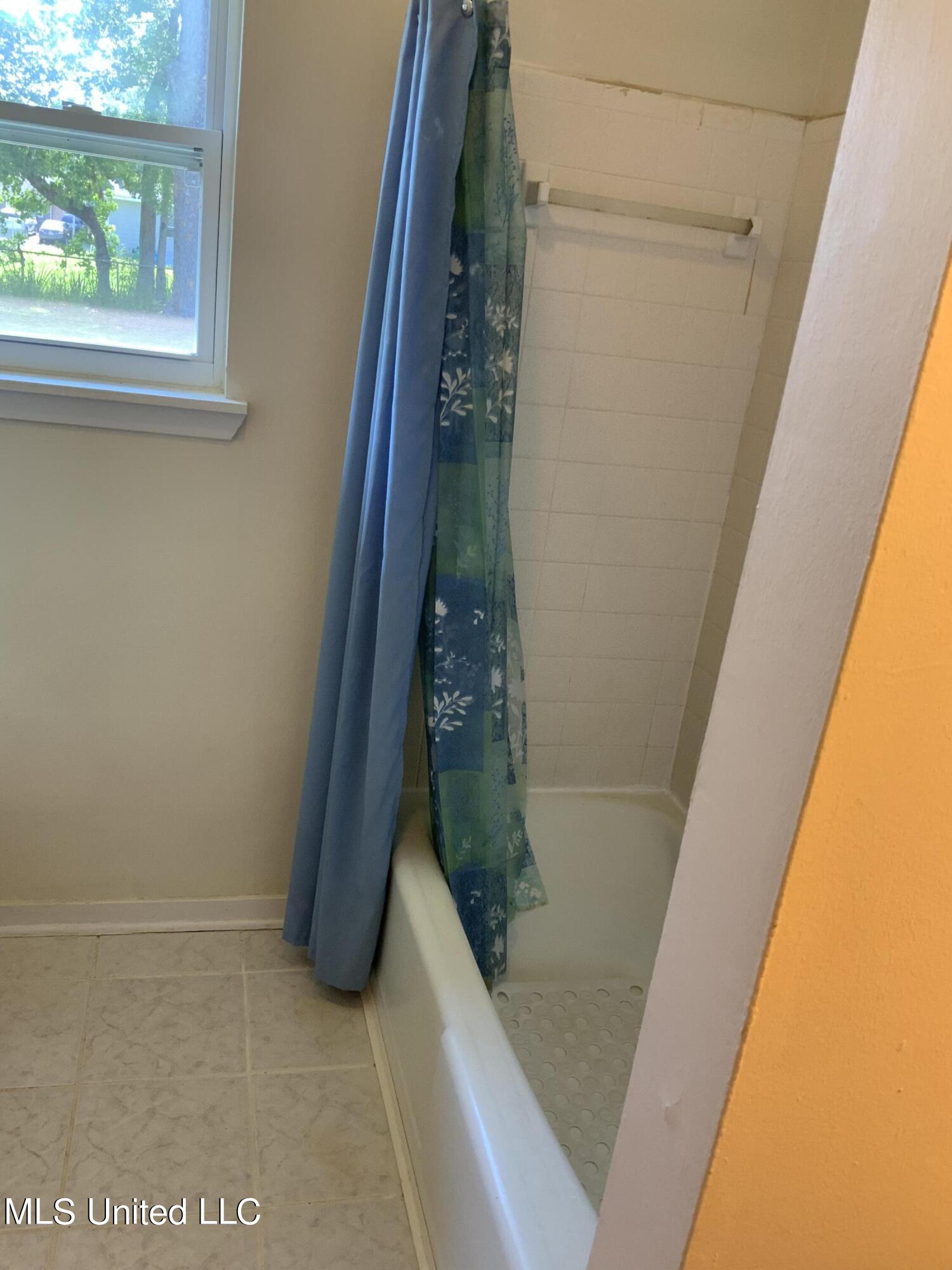 6505 Columbus Circle Ocean Springs, MS 39564 - Photo 15 of 18 C0F4C2D4-9E9C-4BC6-B623-39F0BD1FE6B0