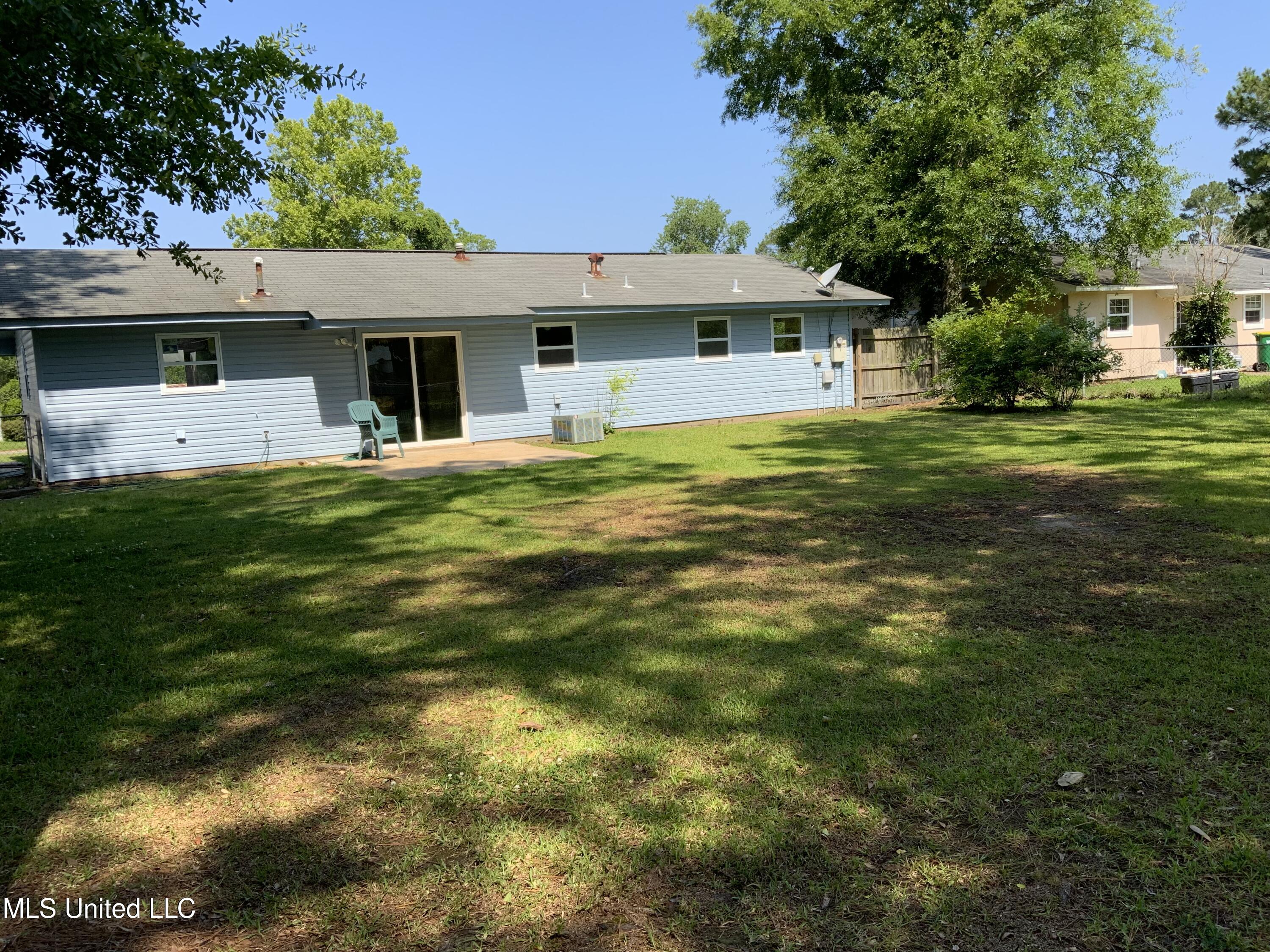 6505 Columbus Circle Ocean Springs, MS 39564 - Photo 2 of 18 17F56078-74DF-4A11-98A9-4E015B651A57