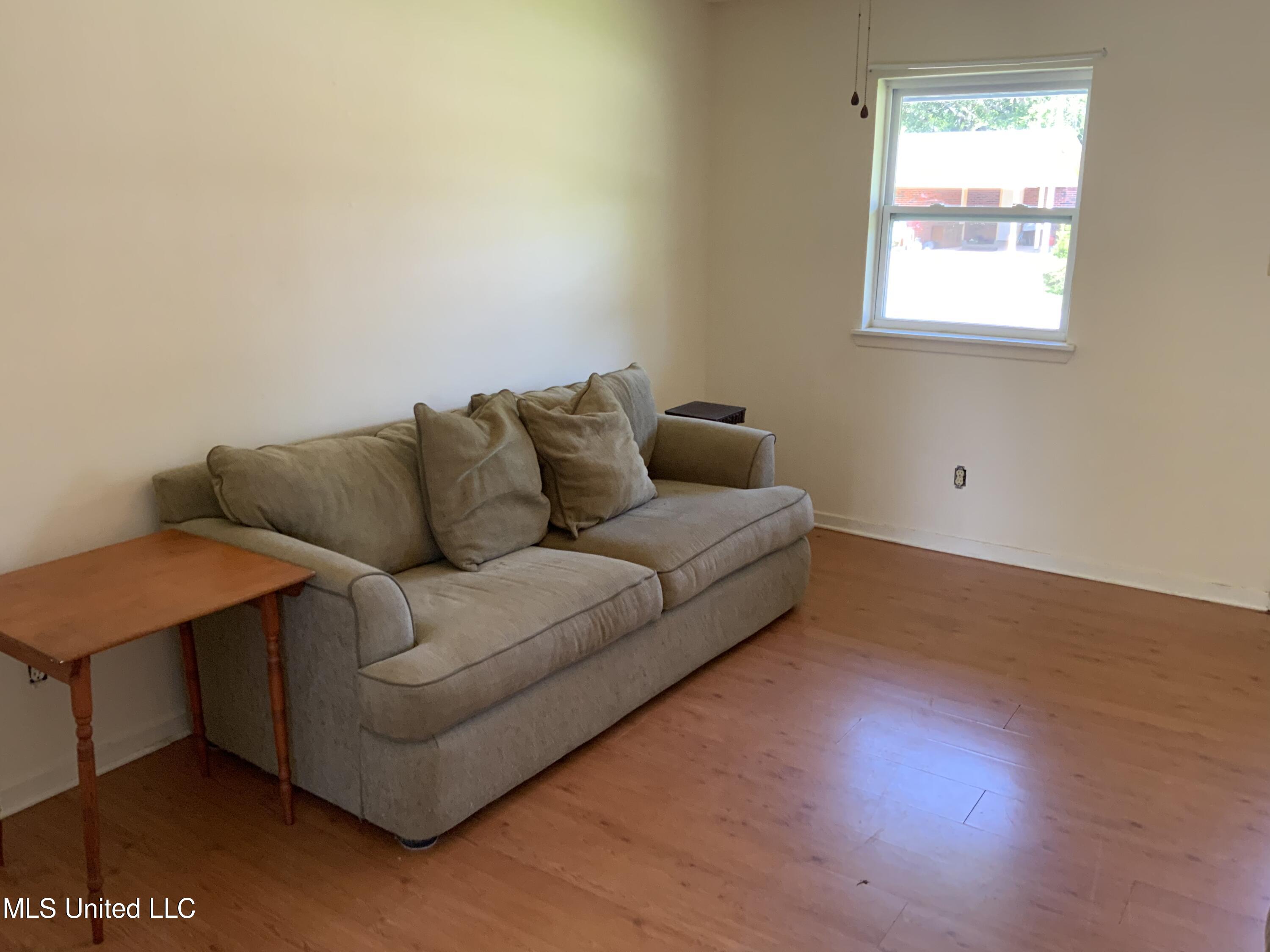 6505 Columbus Circle Ocean Springs, MS 39564 - Photo 3 of 18 45D26A25-62E0-4ABB-A938-52738E1D85CA