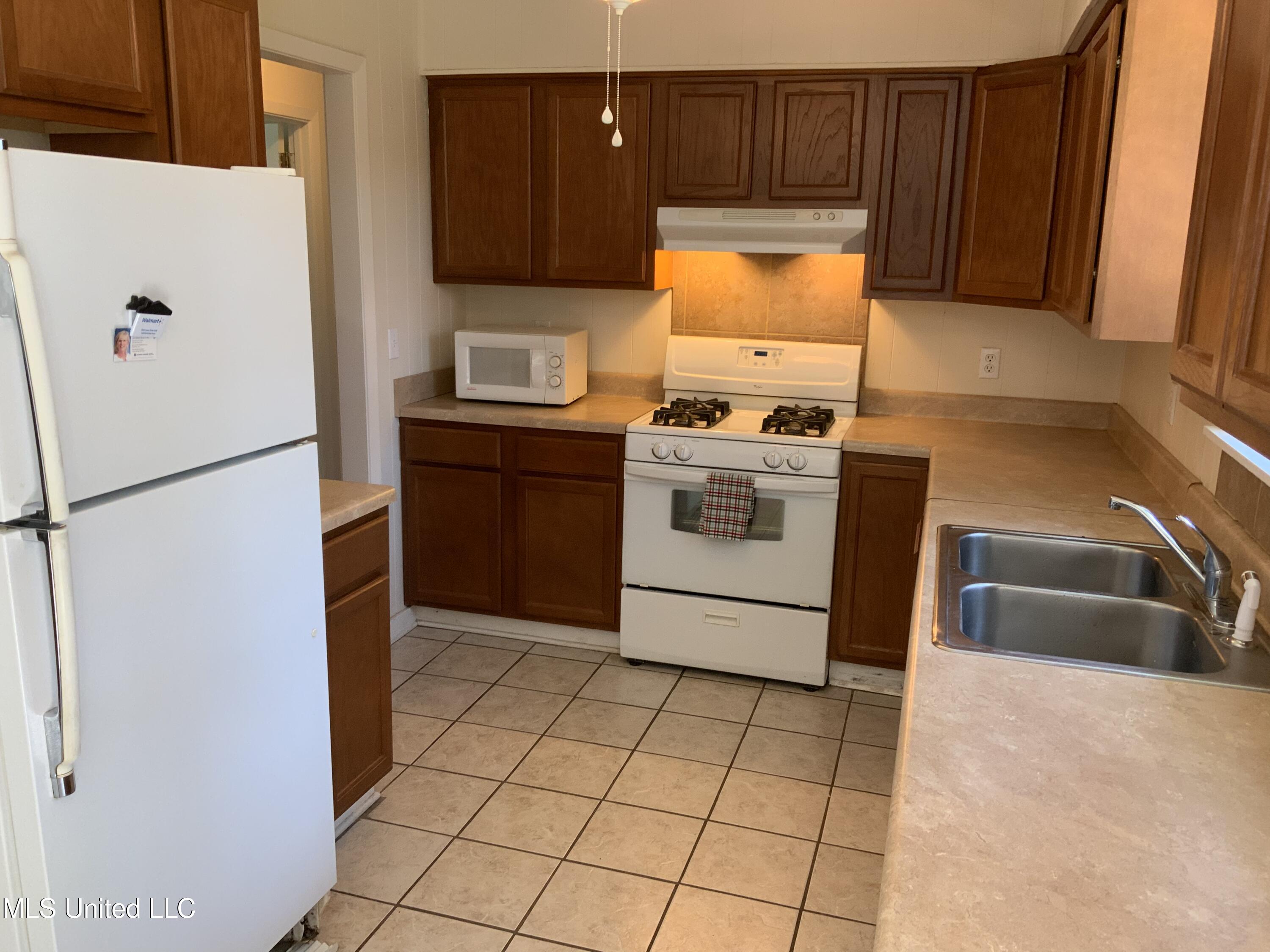 6505 Columbus Circle Ocean Springs, MS 39564 - Photo 6 of 18 5B3D6D31-5573-4C71-9B81-01D65405DB85