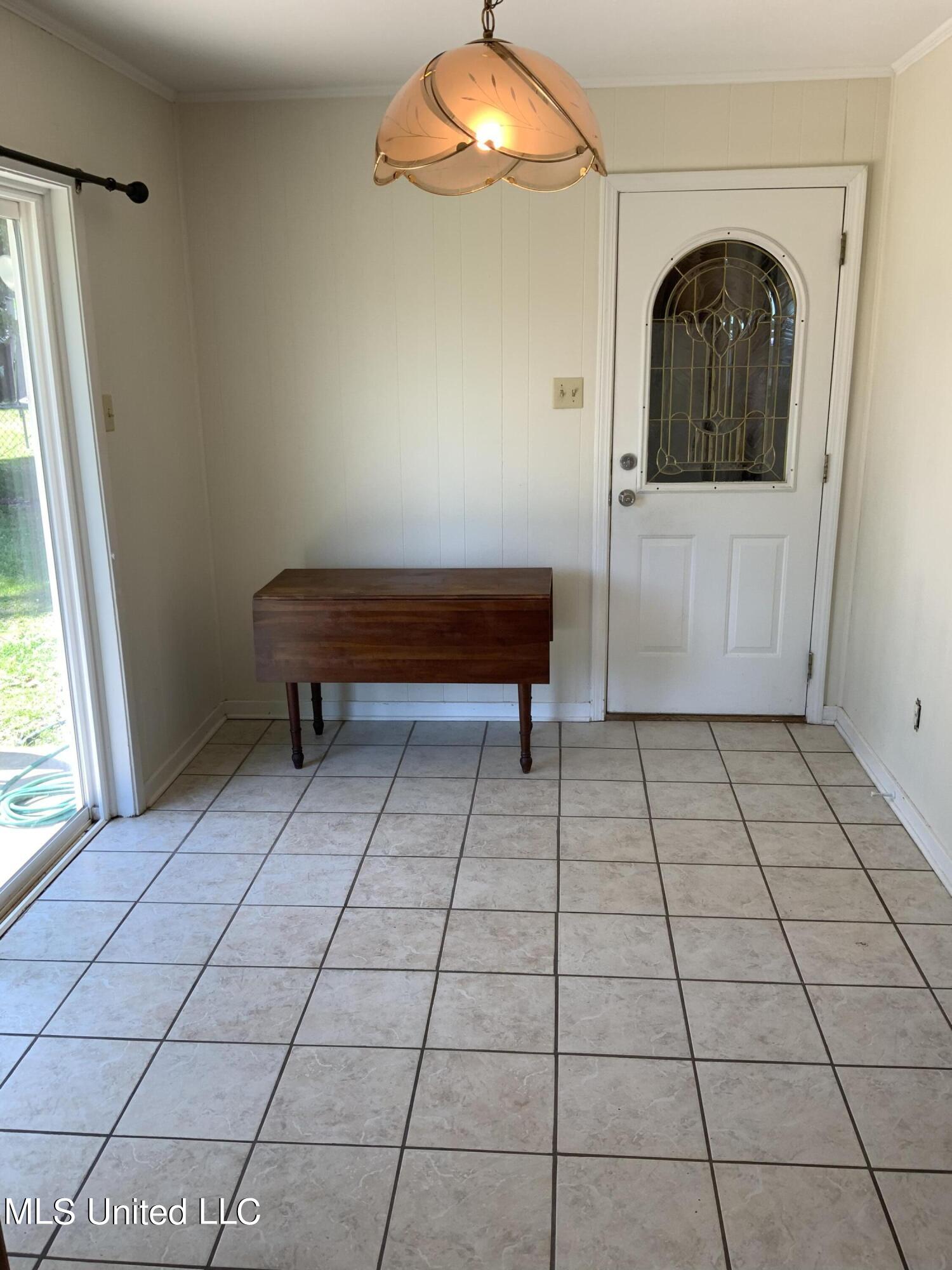 6505 Columbus Circle Ocean Springs, MS 39564 - Photo 8 of 18 3344F4F9-05B5-461C-800A-86E9ACEEED70