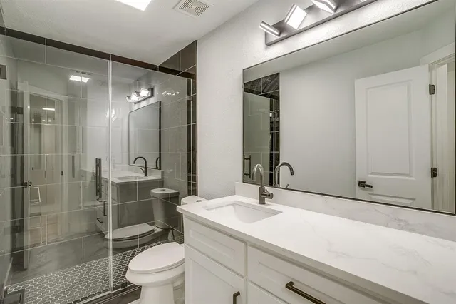 an empty room with windows and ceiling fan