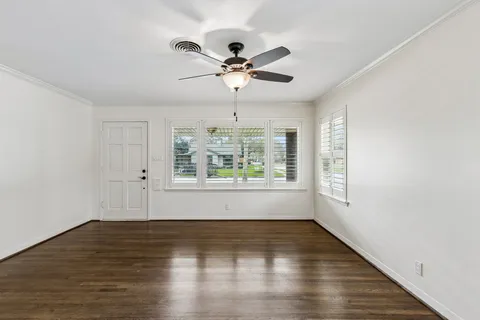 an empty room with windows and pillars in it