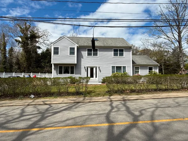 $2,000,000 | 398 Main Street, Vineyard Haven, MA 02568