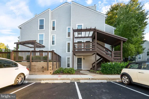 $2,395 | 10053 Oakton Terrace Road, Unit 10053, Oakton, VA 22124