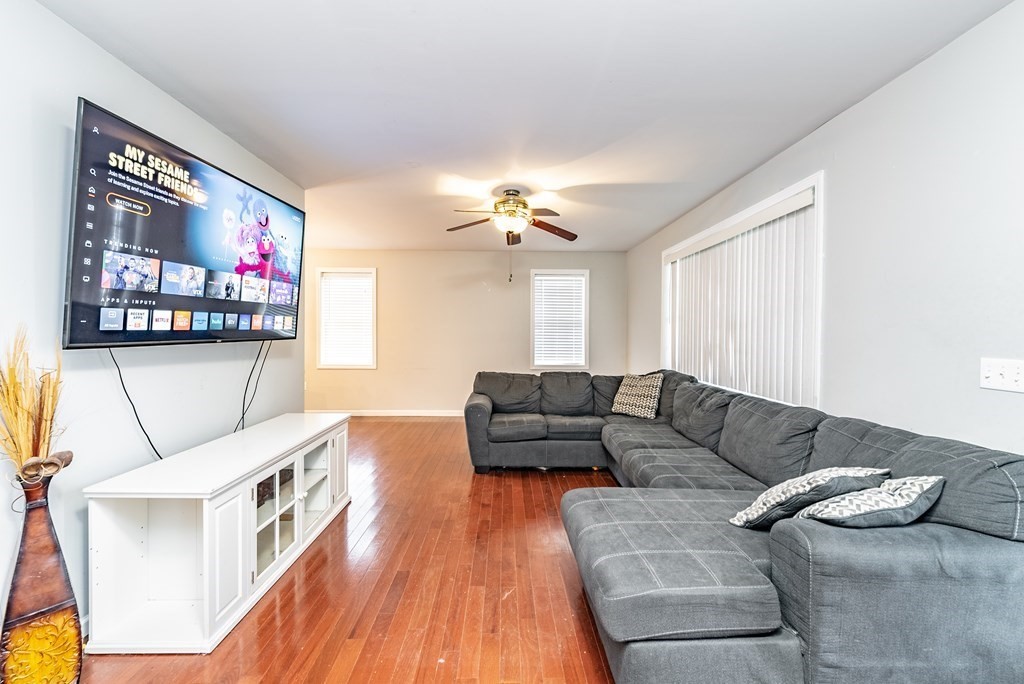 16 Hickox Street Springfield, MA 01104 - Photo 3 of 40