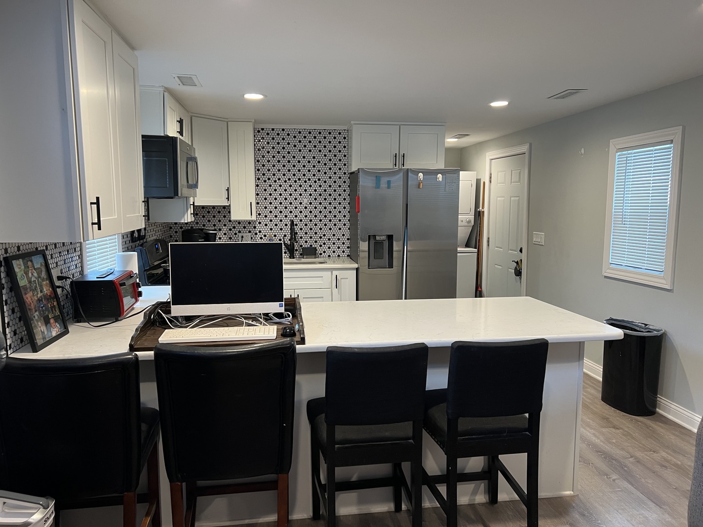 1205 Rattray Drive Algonquin, IL 60102 - Photo 22 of 28 a kitchen that has a table and chairs in it