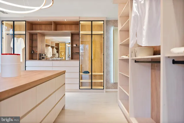 a view of livingroom with furniture