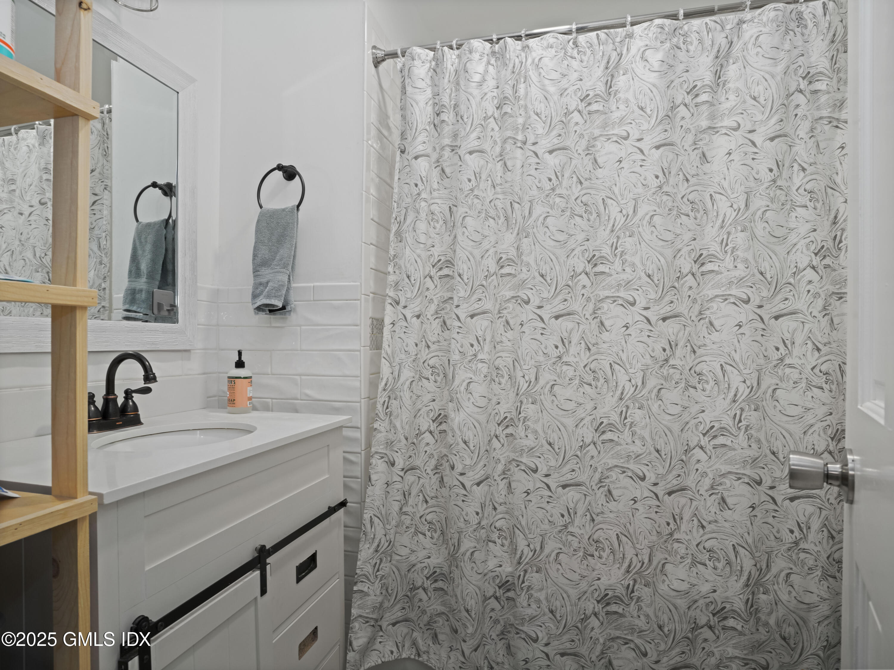 330 Cognewaugh Road Cos Cob, CT 06807 - Photo 7 of 24 Primary Bath