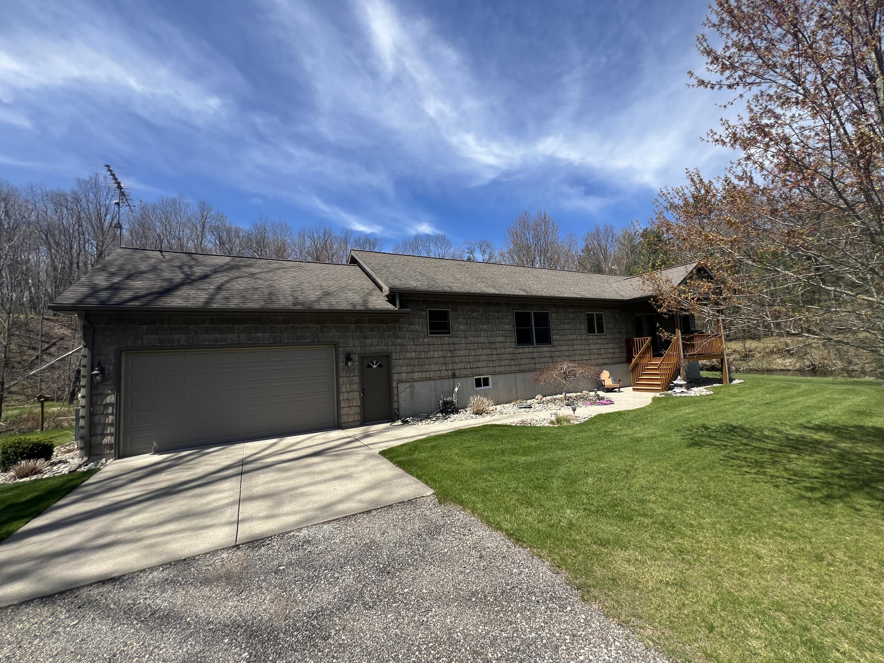 6425 South Taylor Road Branch, MI 49402 - Photo 2 of 62 IMG_5825 2