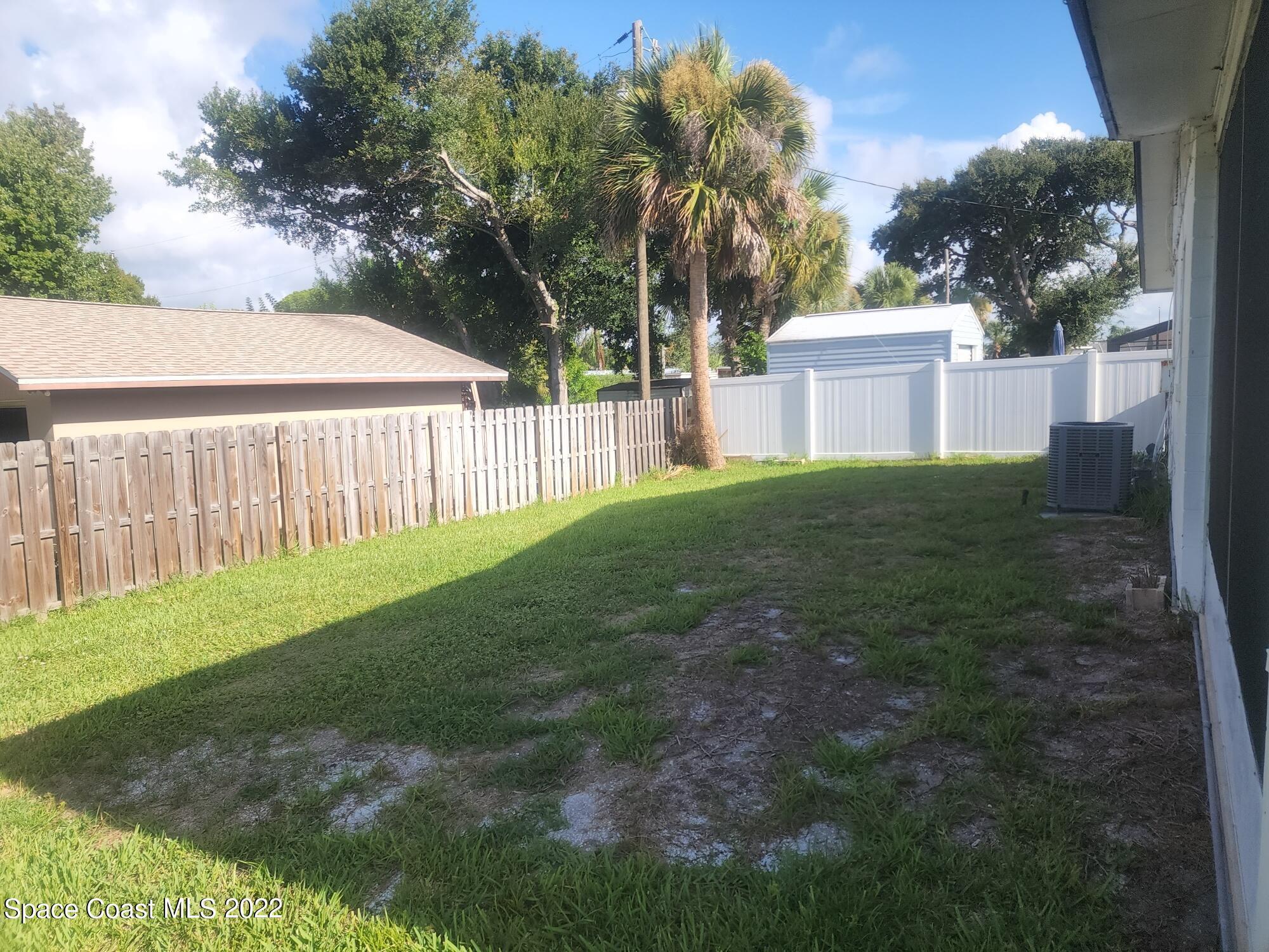 595 Albatross Street Merritt Island, FL 32952 - Photo 8 of 21 a view of a backyard with a garden