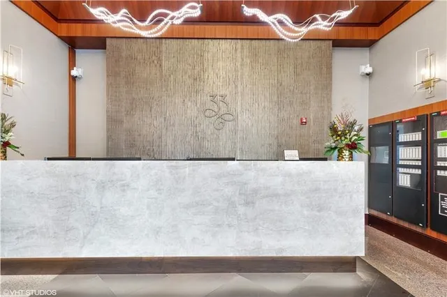$450,000 | 33 West Ontario Street, Unit 37ES, Chicago, IL 60654