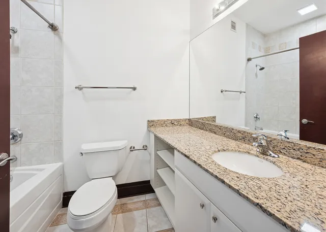 $450,000 | 33 West Ontario Street, Unit 37ES, Chicago, IL 60654