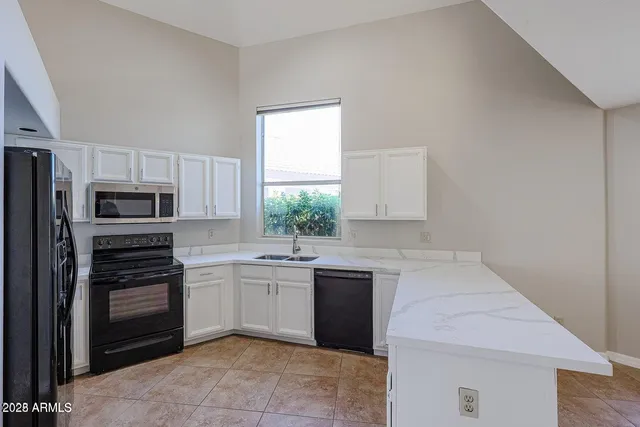 $2,600 | 14578 North 90th Lane, Peoria, AZ 85381