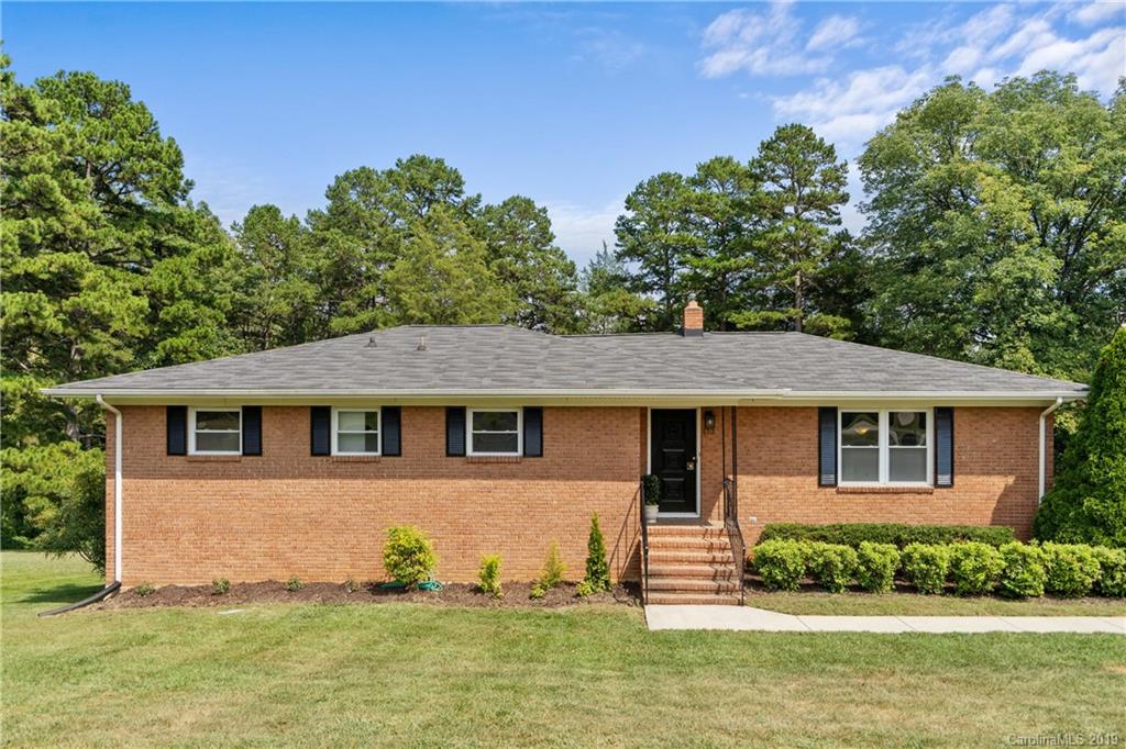 413 Fielding Road Charlotte, NC 28214 - Photo 1 of 28 Gallery Image 1