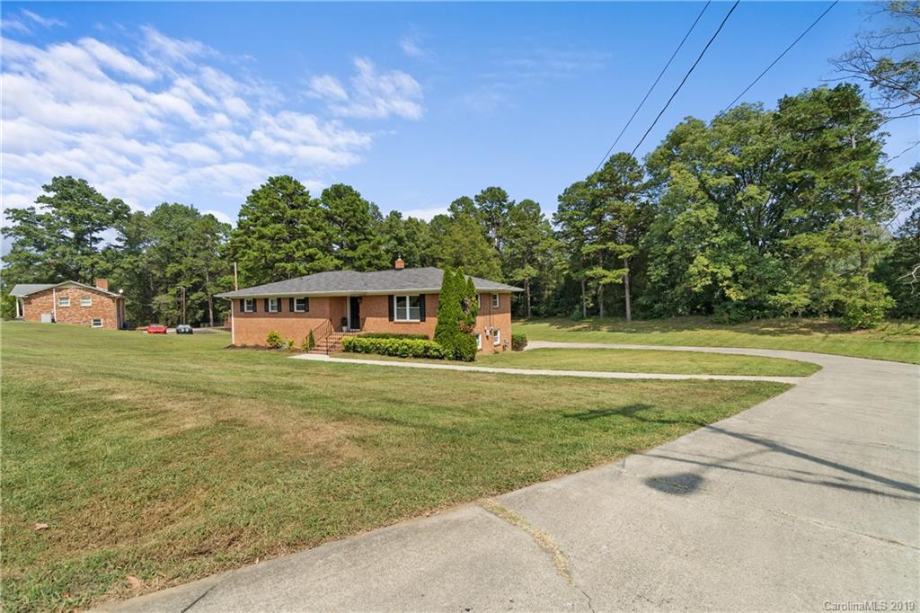 413 Fielding Road Charlotte, NC 28214 - Photo 2 of 28 Gallery Image 2