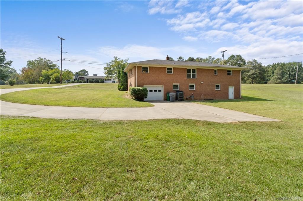 413 Fielding Road Charlotte, NC 28214 - Photo 6 of 28 Gallery Image 6