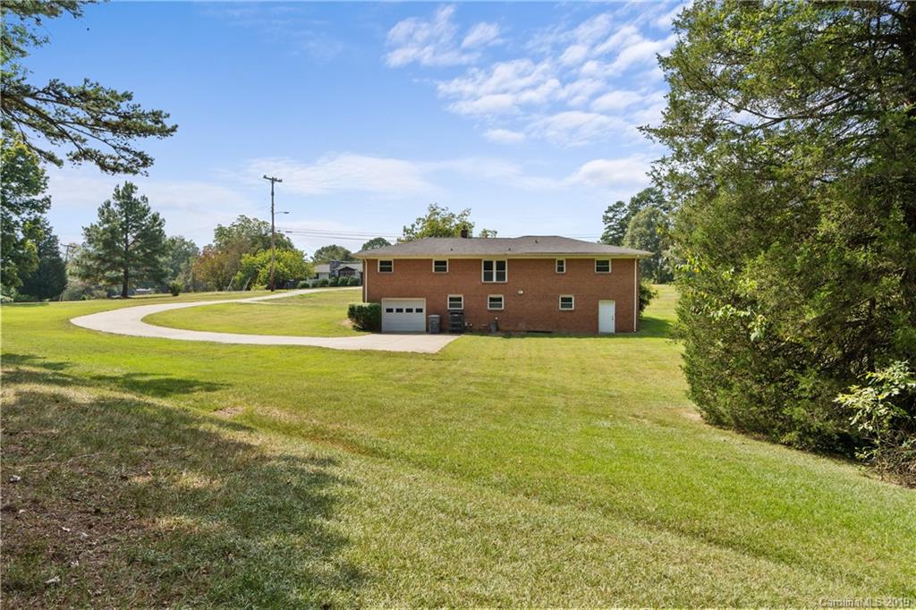 413 Fielding Road Charlotte, NC 28214 - Photo 7 of 28 Gallery Image 7