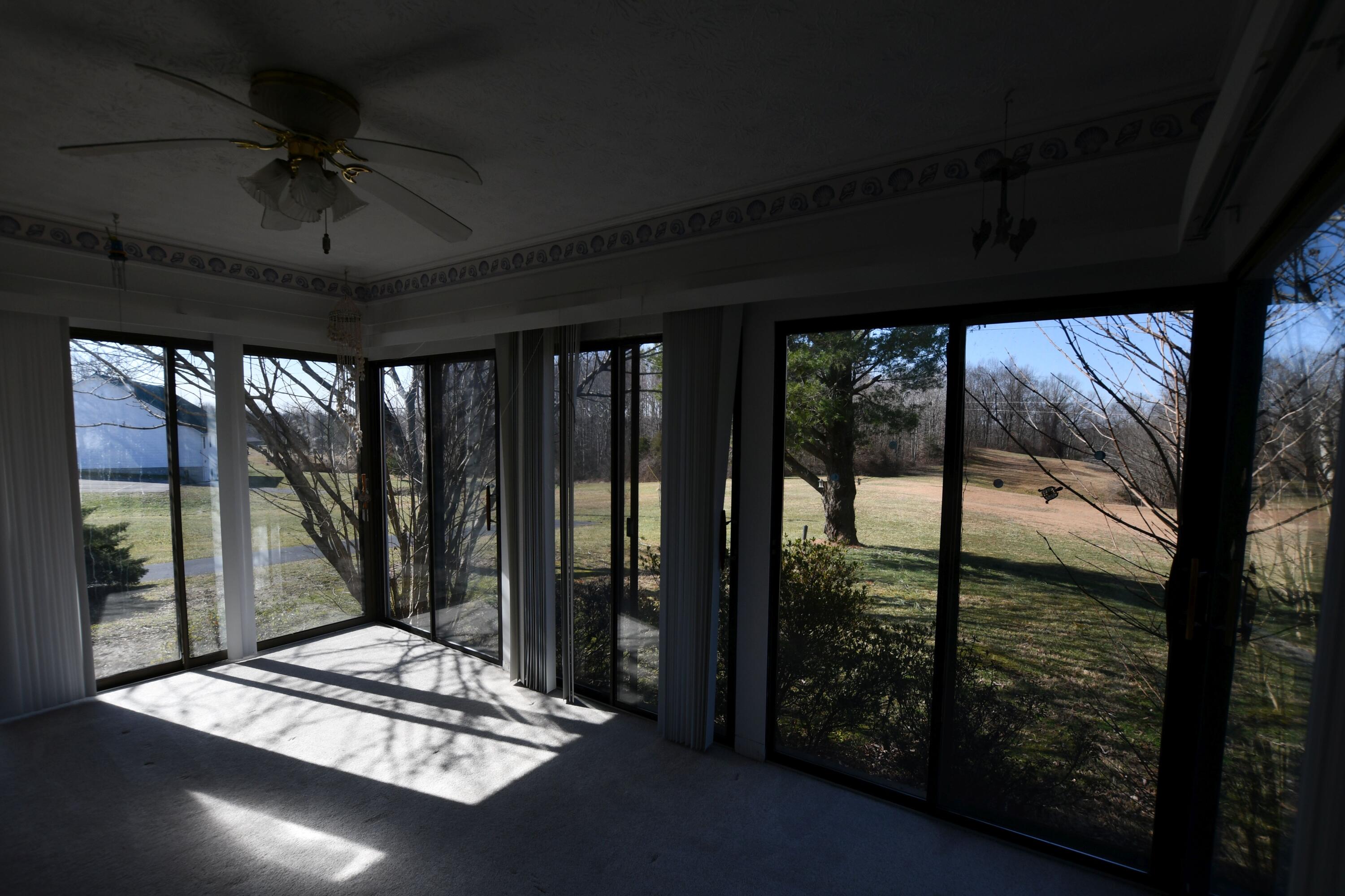 1209 College Hill Road Waco, KY 40385 - Photo 21 of 34 Sun room!
