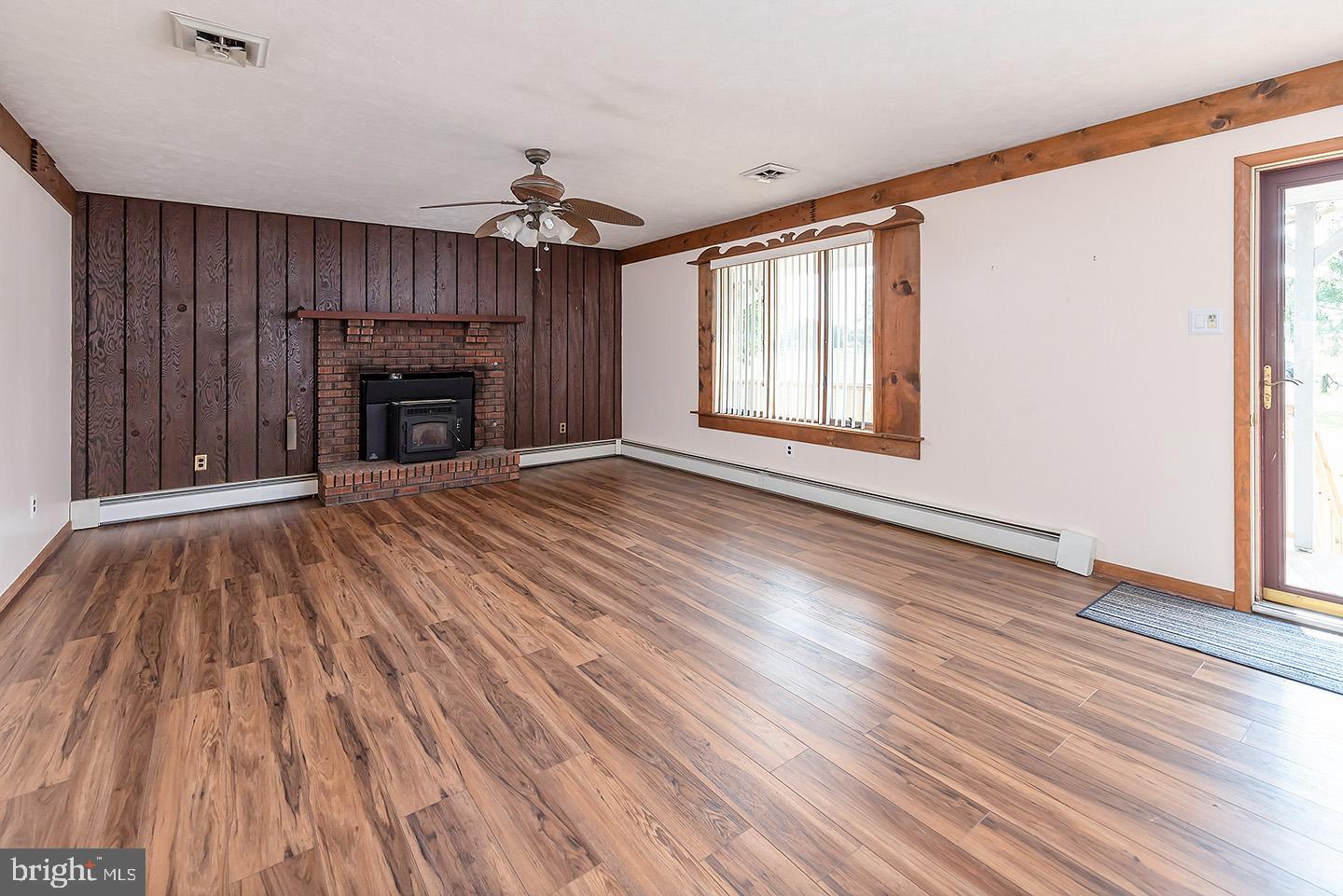 118 Branch Road Sewell, NJ 08080 - Photo 4 of 25 Gallery Image 4