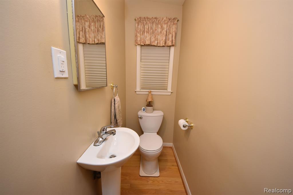 32743 Hearthstone Road Farmington Hills, MI 48334 - Photo 10 of 27