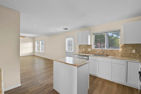 $339,900 | 4911 Silver Fox Drive, Houston, TX 77066