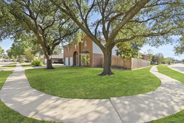 $339,900 | 4911 Silver Fox Drive, Houston, TX 77066