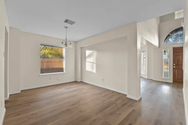 $339,900 | 4911 Silver Fox Drive, Houston, TX 77066