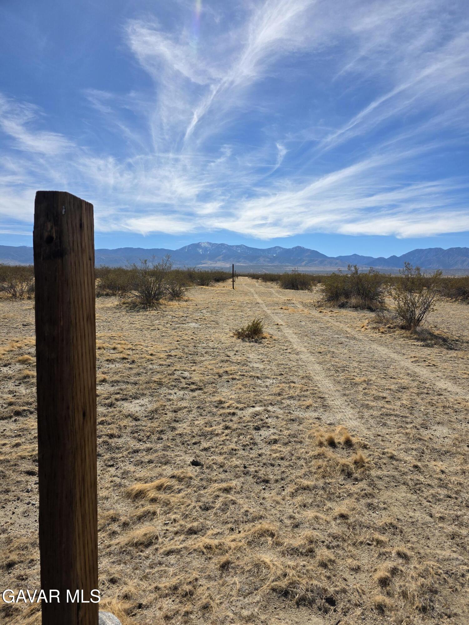 195 Vic Avenue Llano, CA 93544 - Photo 8 of 10