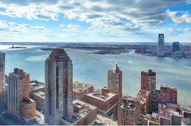 $926,000 | 123 Washington Street, Unit 41H | Financial District