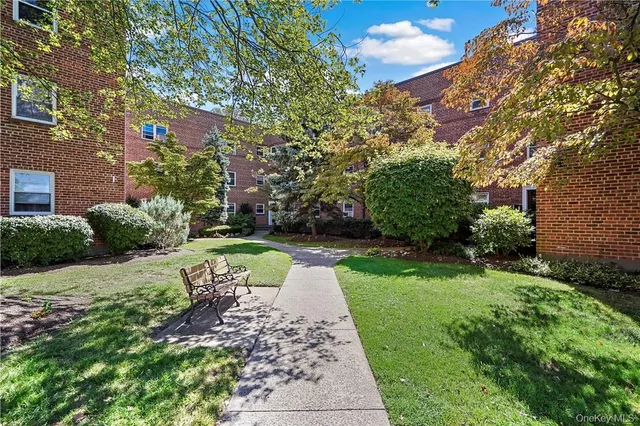 $299,000 | 330 South Broadway, Unit H4, Tarrytown, NY 10591