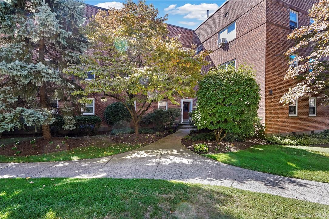 330 South Broadway, Unit H4 Tarrytown, NY 10591 - Photo 16 of 18 View of the walkway/entrance to Building H.