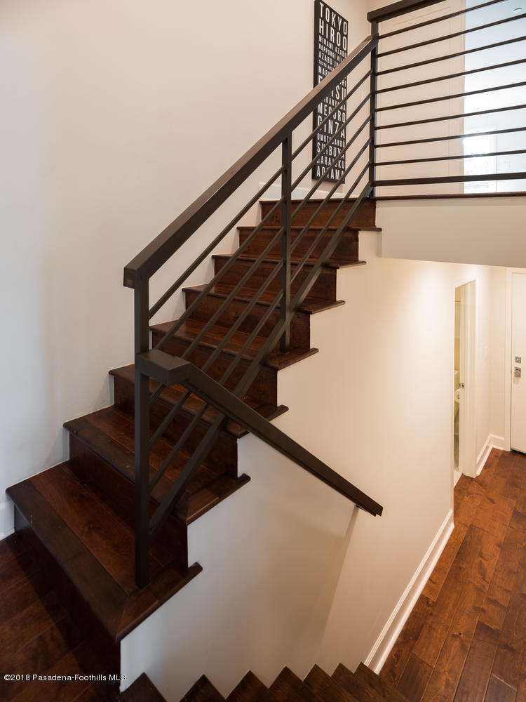 528 Avon Avenue Pasadena, CA 91105 - Photo 14 of 22 Stairs