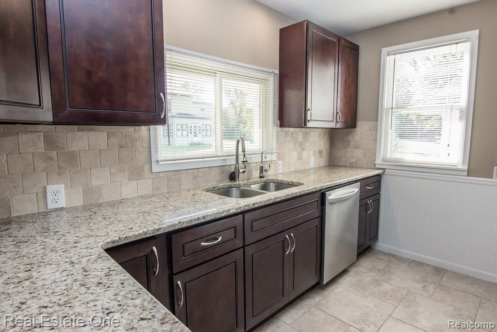 4696 Spring Street Hadley, MI 48440 - Photo 5 of 17