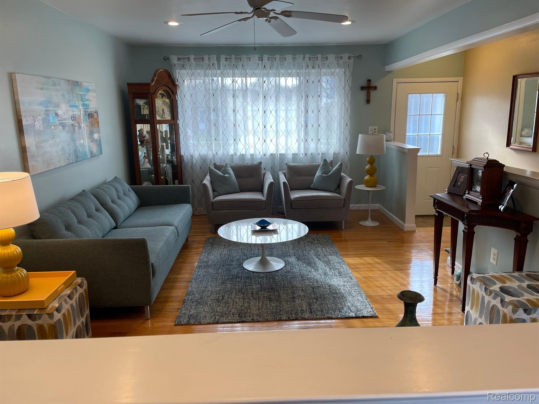 31618 Rosenbusch Drive Warren, MI 48088 - Photo 5 of 37 Living Room