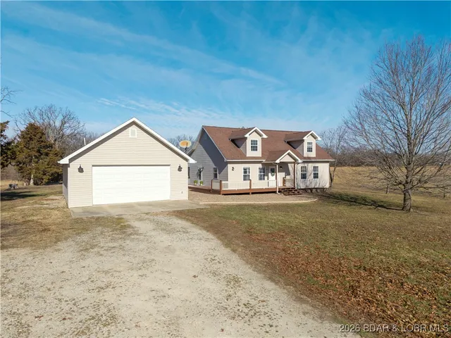 $385,000 | 391 Bumble Bee Drive, Linn Creek, MO 65052