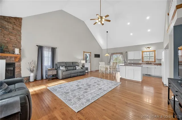 $385,000 | 391 Bumble Bee Drive, Linn Creek, MO 65052