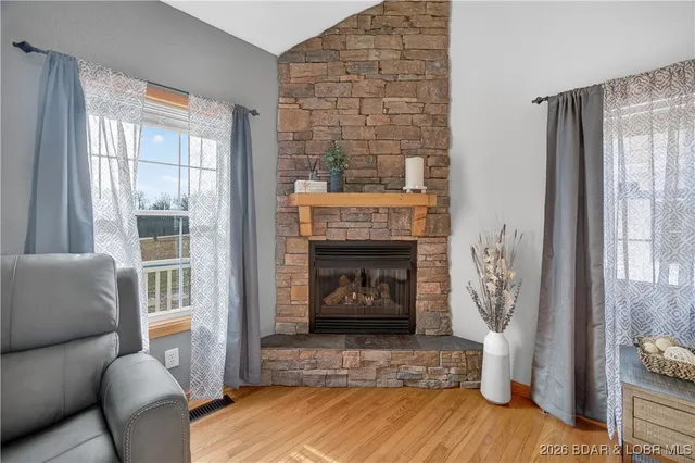 $385,000 | 391 Bumble Bee Drive, Linn Creek, MO 65052