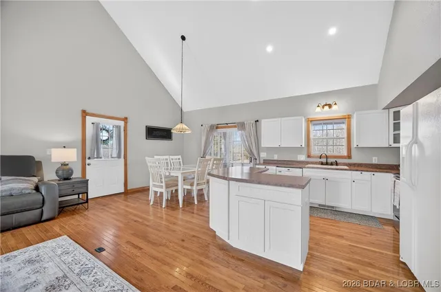 $385,000 | 391 Bumble Bee Drive, Linn Creek, MO 65052