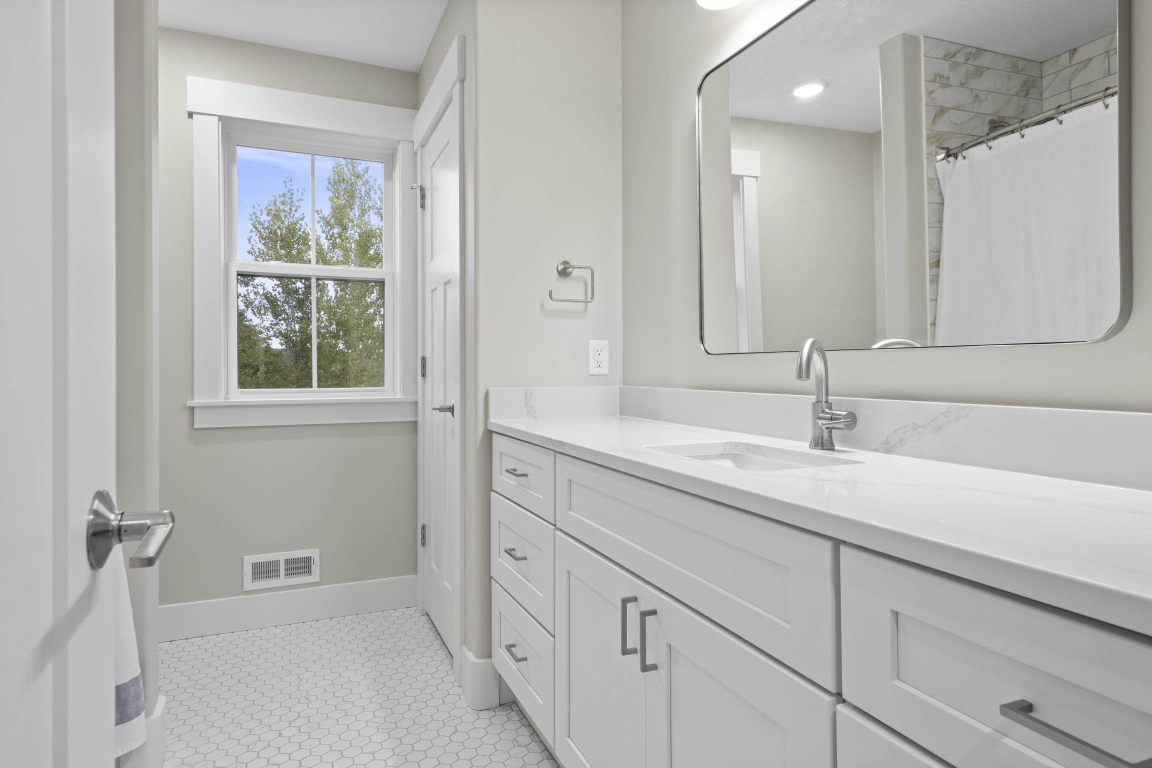 10708 Shrewbury Road Traverse City, MI 49684 - Photo 16 of 32