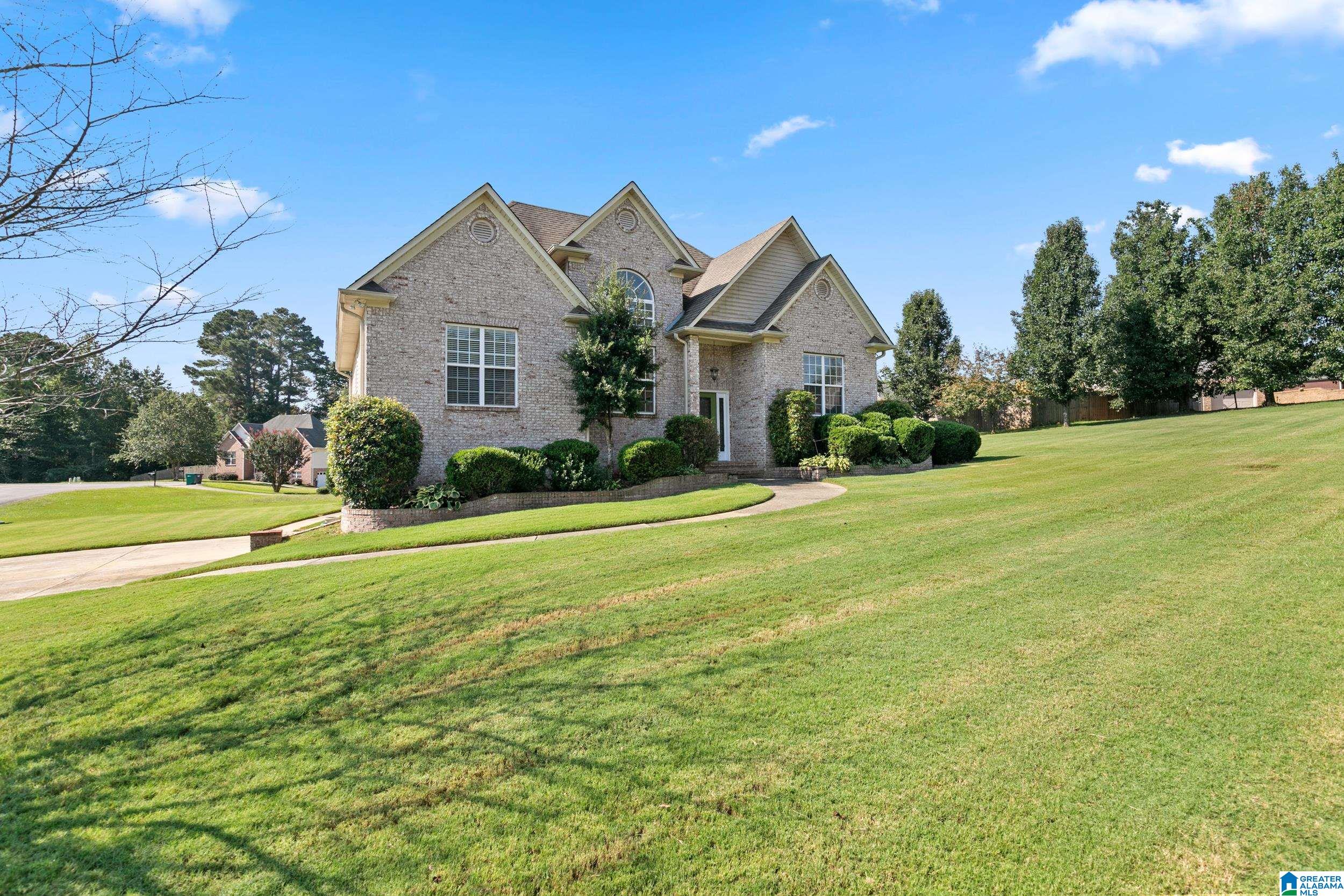 700 Ridgefield Circle Odenville, AL 35120 - Photo 2 of 31
