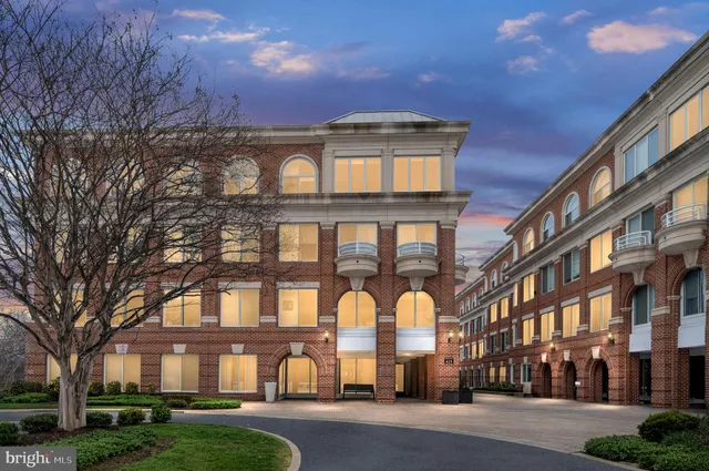 $595,000 | 625 Slaters Lane, Unit 404, Alexandria, VA 22314