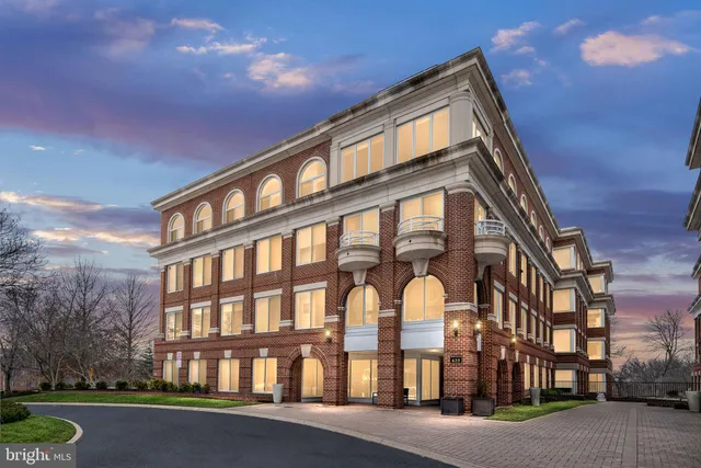 $595,000 | 625 Slaters Lane, Unit 404, Alexandria, VA 22314