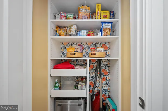 $595,000 | 625 Slaters Lane, Unit 404, Alexandria, VA 22314