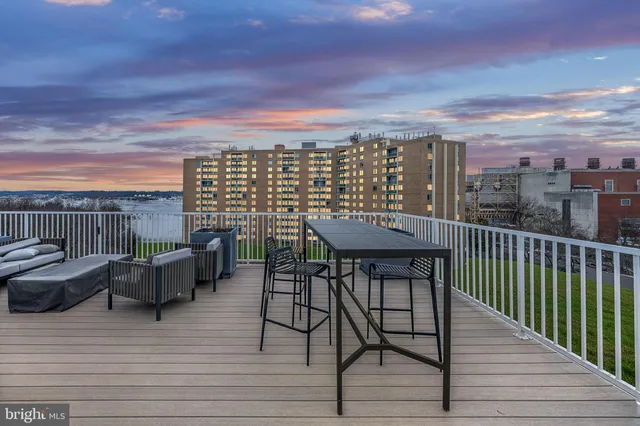 $595,000 | 625 Slaters Lane, Unit 404, Alexandria, VA 22314