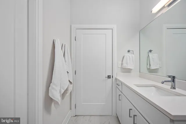 $595,000 | 625 Slaters Lane, Unit 404, Alexandria, VA 22314