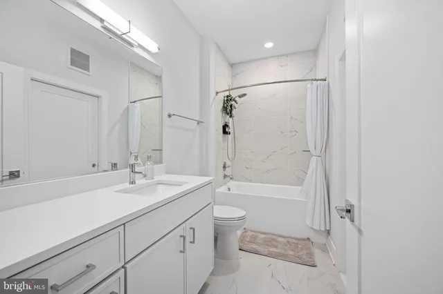 $595,000 | 625 Slaters Lane, Unit 404, Alexandria, VA 22314