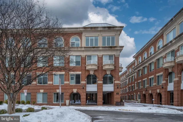$595,000 | 625 Slaters Lane, Unit 404, Alexandria, VA 22314
