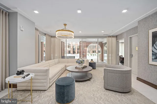 $595,000 | 625 Slaters Lane, Unit 404, Alexandria, VA 22314