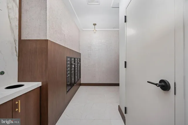 $595,000 | 625 Slaters Lane, Unit 404, Alexandria, VA 22314